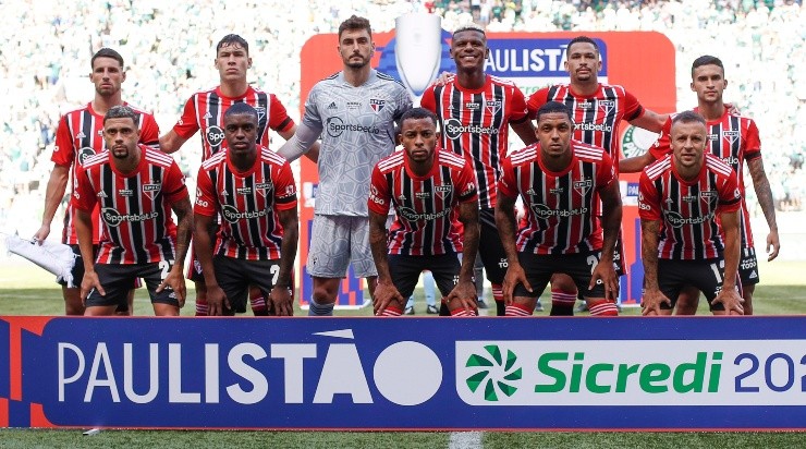 Jogadores do São Paulo, perfilados antes do clássico contra o Palmeiras (Foto: Getty Images)
