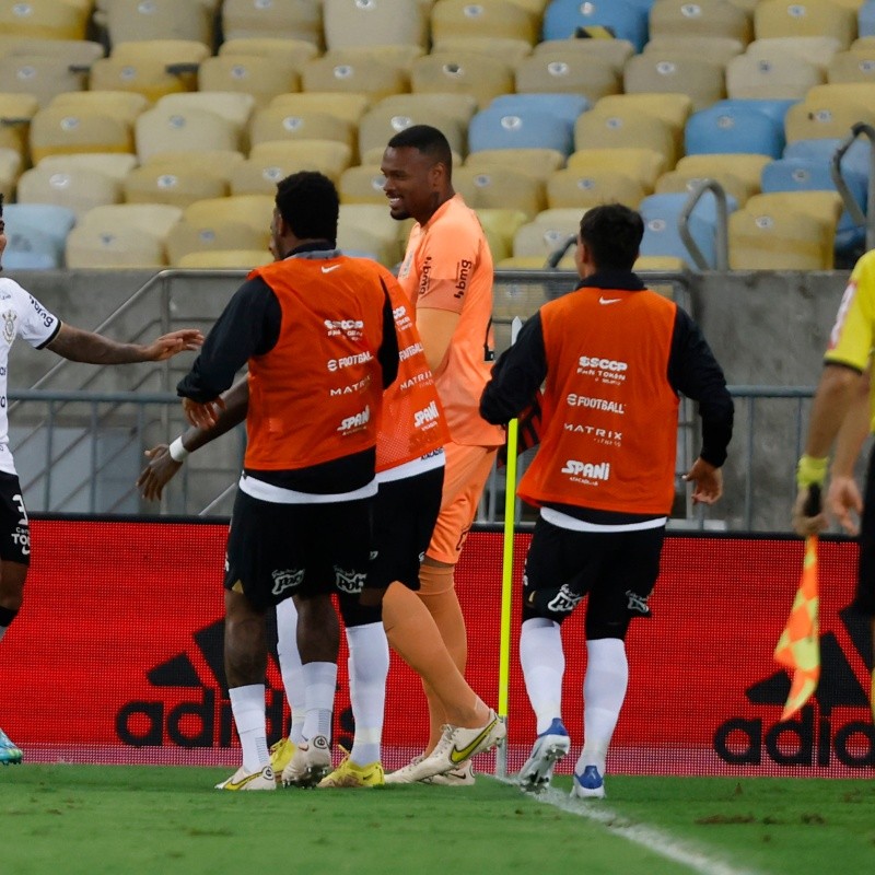 Corinthians surpreende e acerta a saída de meia com efeito imediato; jogador não agradou a comissão técnica