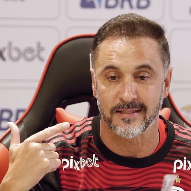 Vidal e outros grandes jogadores do Flamengo estão insatisfeitos com Vitor Pereira