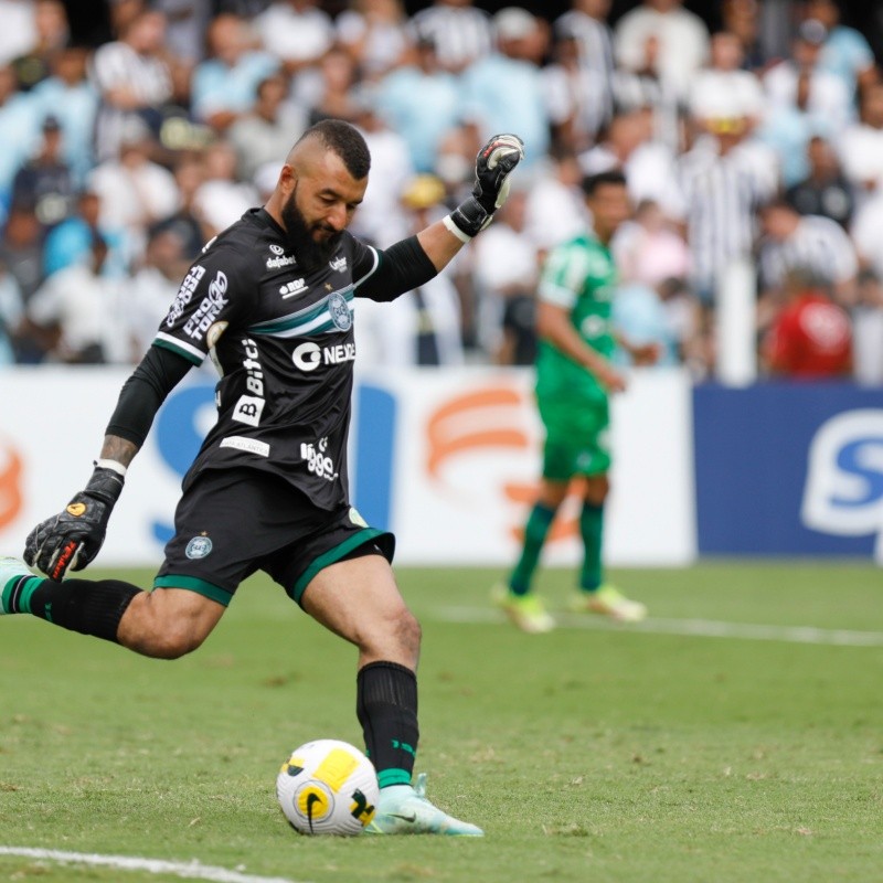 Clube paulista acerta a contratação do goleiro Alex Muralha, que estava no Coritiba