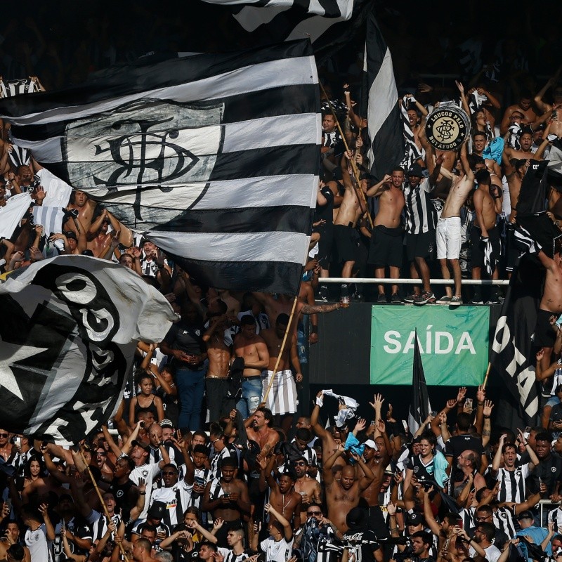 Botafogo entra na disputa com Santos e Vasco e pode trazer reforço de peso para a lateral