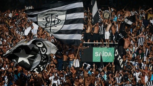 Botafogo entra na disputa com Santos e Vasco e pode trazer reforço de peso para a lateral