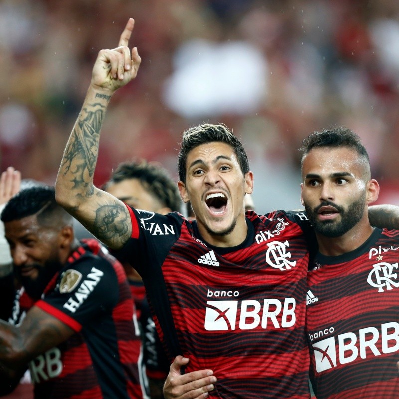 Casagrande vê chances de titulo do Flamengo, mas alerta "Não pode ser soberbo"