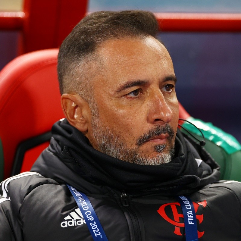 Vítor Pereira surpreende e tem conversa 'privada' com dois astros do Flamengo após derrota no Mundial de Clubes