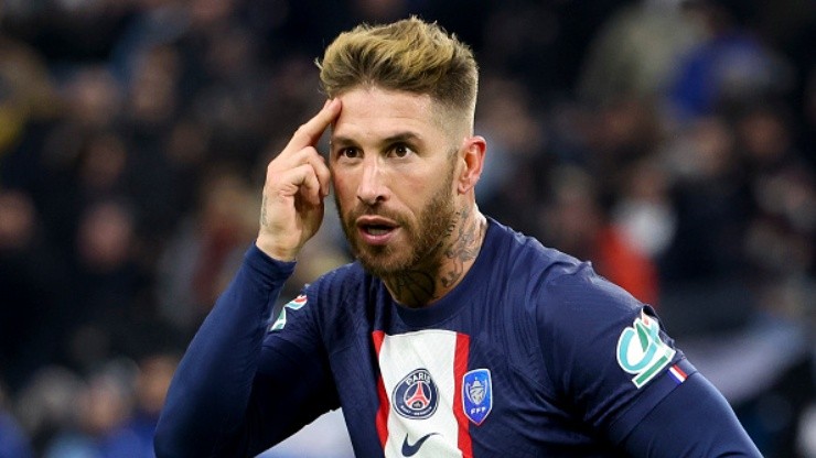 Sergio Ramos se irrita e empurra fotógrafo após mais uma derrota do PSG