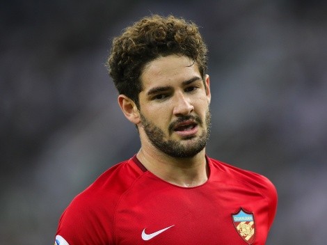 Alexandre Pato 'alimenta' rumores sobre acerto com gigante brasileiro; entenda