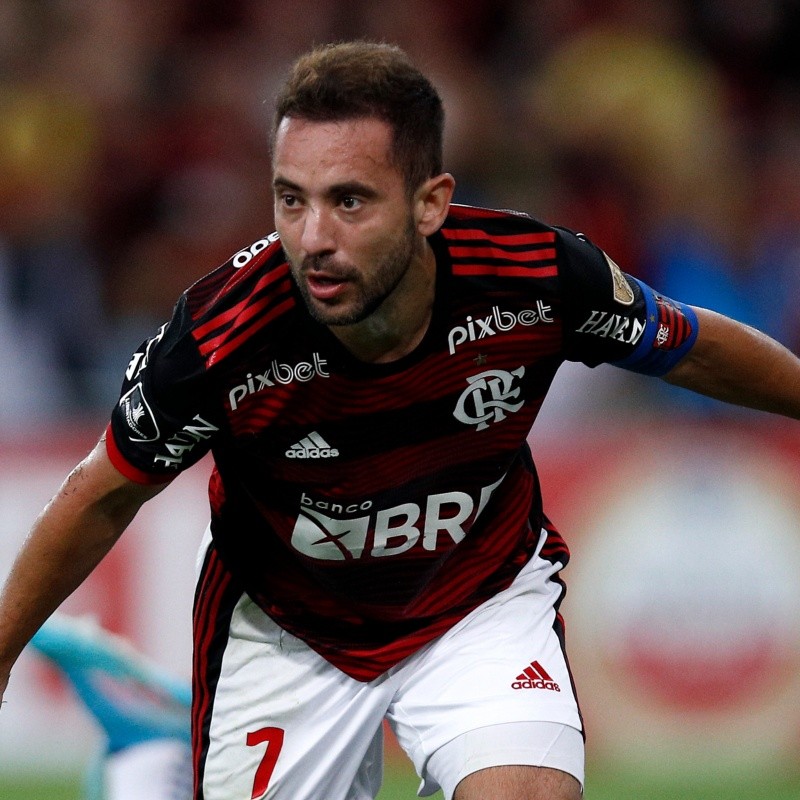 Em fim de contrato com o Flamengo, Everton Ribeiro tem nome ventilado em gigante do Rio de Janeiro