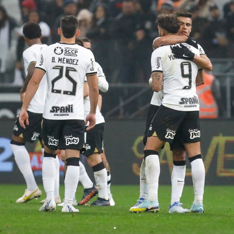 Torcedores do Corinthians se enfurecem nas redes e "ameaçam" namorada de grande astro do clube