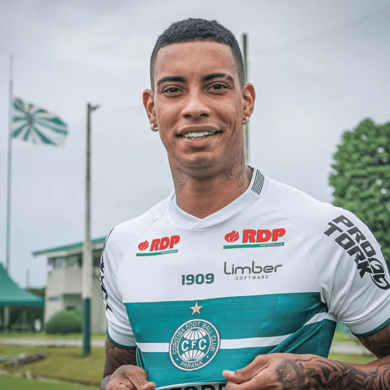 Gigante brasileiro pode desembolsar R$ 20 milhões pela contratação do atacante Alef Manga, do Coritiba