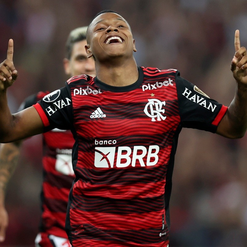 Matheus França, promessa do Flamengo, é disputado por três gigantes do futebol europeu