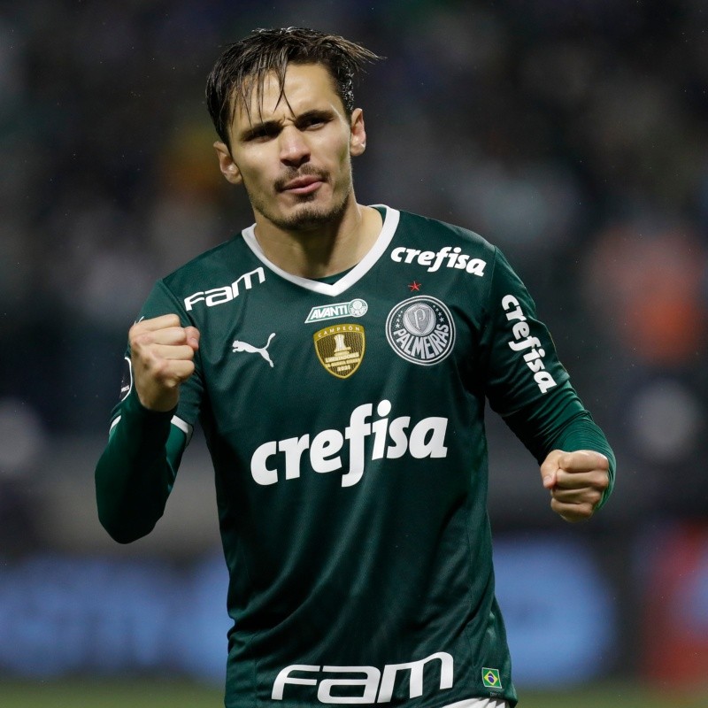 Gigante da Premier League 'atravessa' o Wolves e abre conversas pela contratação de Raphael Veiga, do Palmeiras