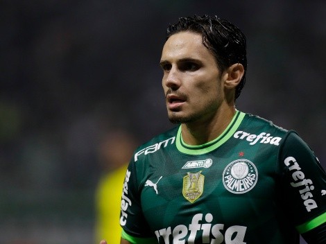 Raphael Veiga confirma desejo de deixar o Palmeiras em um 'futuro próximo' e revela em qual clube quer jogar