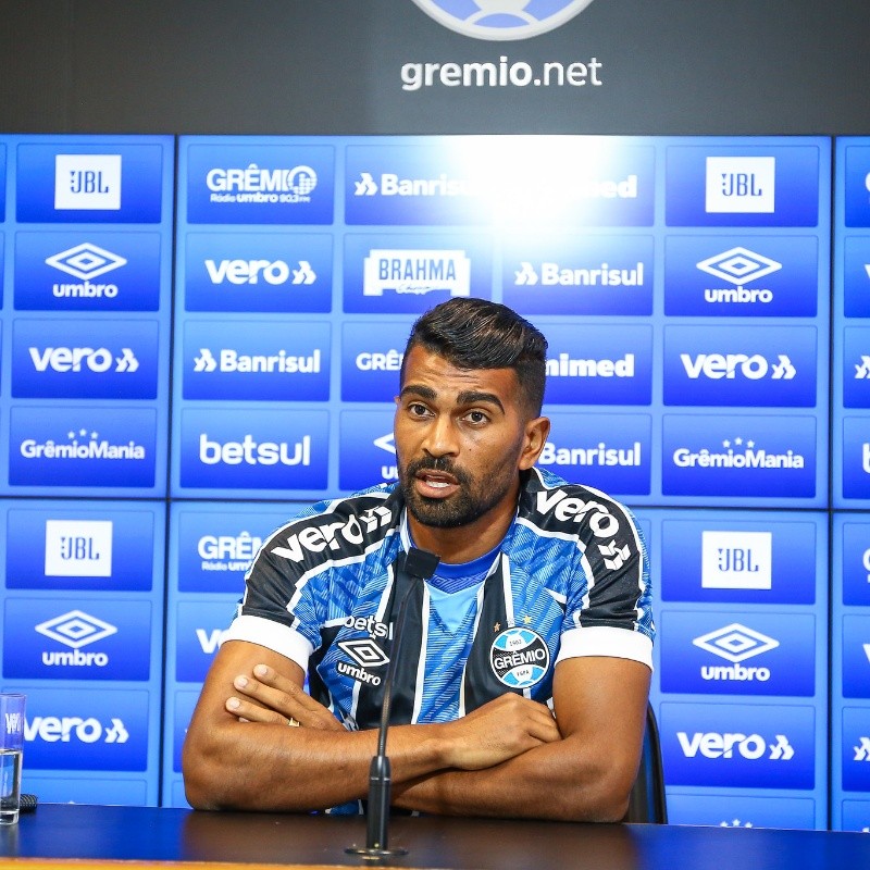 Técnico pede, e gigante do Brasileirão fecha a contratação de Thiago Santos, do Grêmio