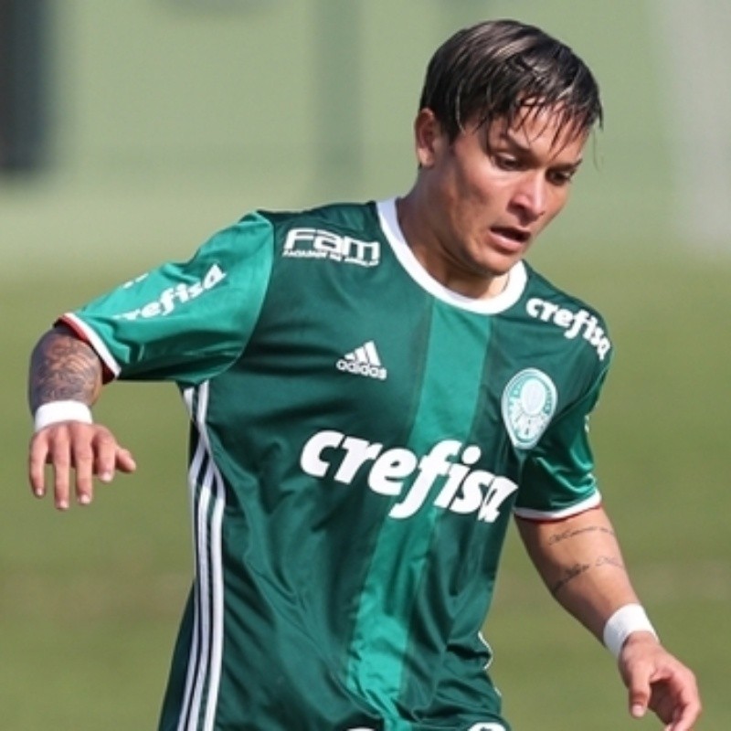 Na briga entre Cruzeiro e Palmeiras, gigante brasileiro anuncia Artur