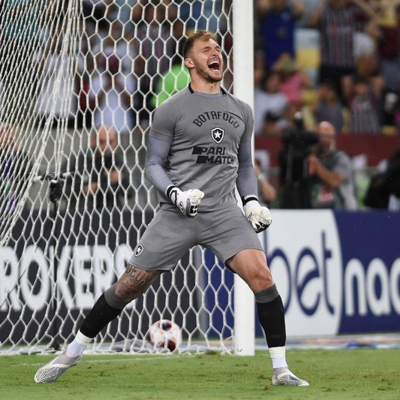 Lucas Perri pode deixar o Botafogo e fechar com gigante da Serie A