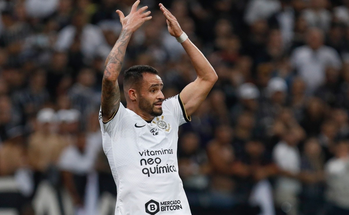 “Sustituto de Renato Augusto”;  el gran mediocampista sudamericano se ofrece para jugar en el Corinthians