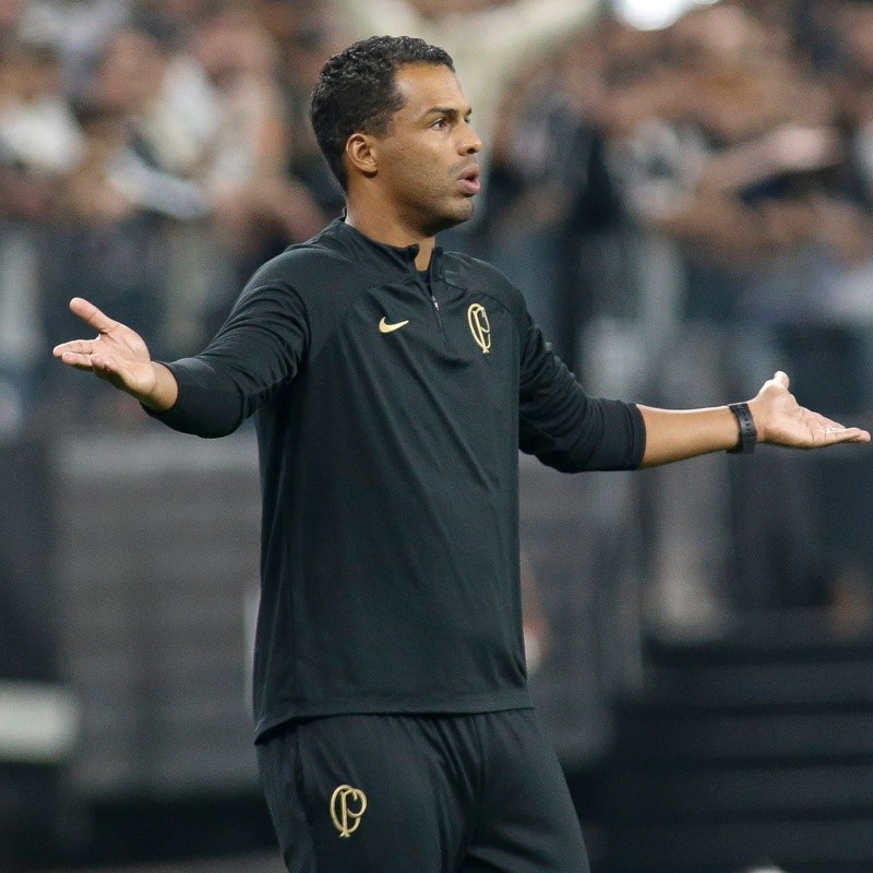 Corinthians considera demissão de Fernando Lázaro e pode fechar com grande técnico do futebol brasileiro