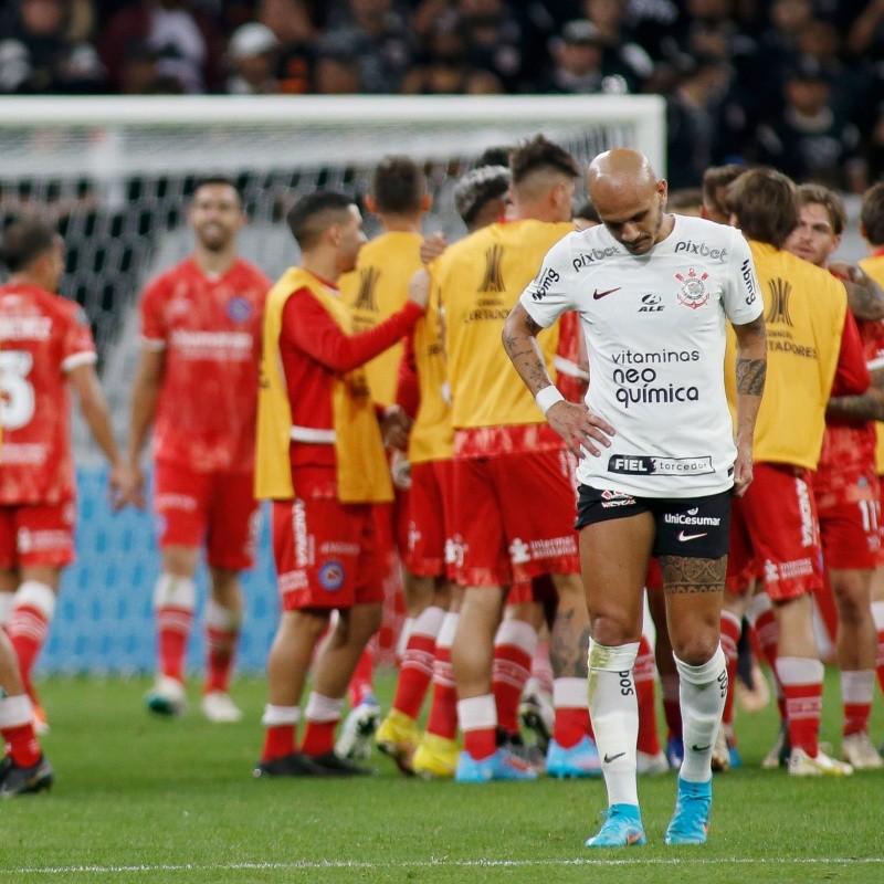 Corinthians fecha com novo treinador para a temporada e torcedores lamentam: "Rumo a Serie B"