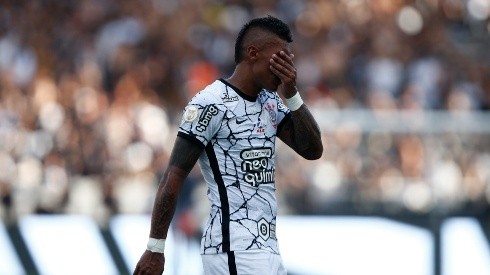 Paulinho disse que pode jogar de centroavante no Corinthians