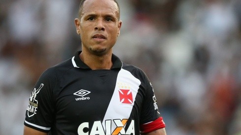 Luís Fabiano não se cala e manda 'recado' para ídolo do Flamengo