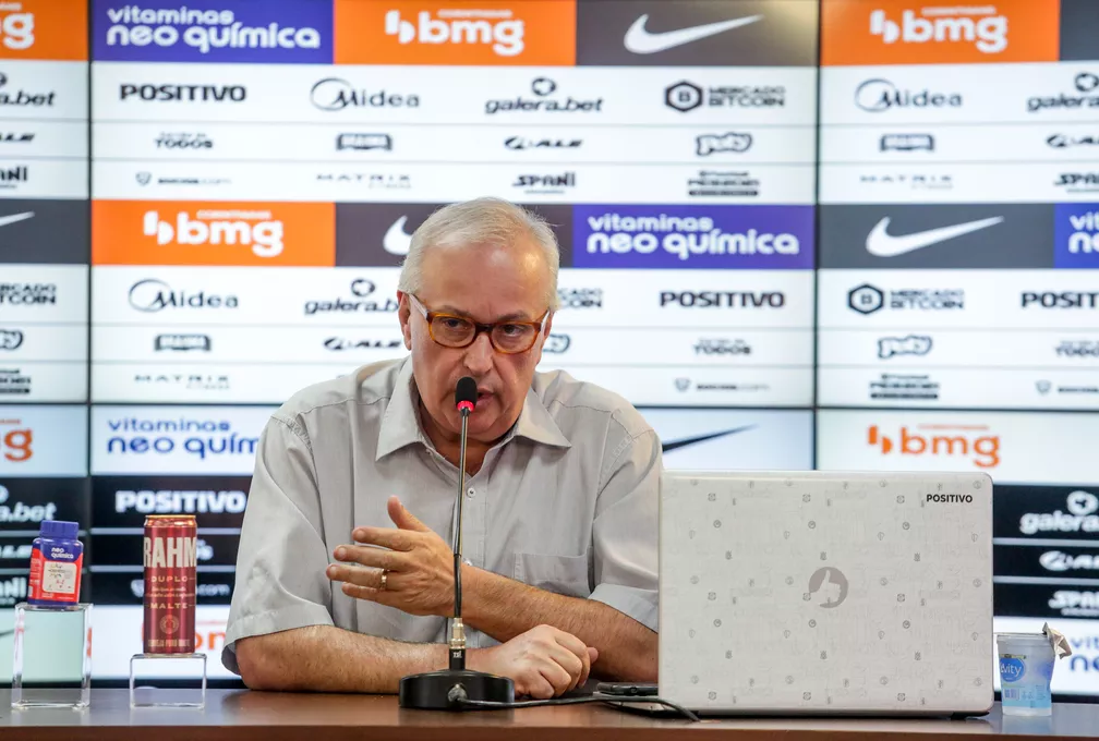 OFICIAL! Diretor do Corinthians confirma saída de atacante 'pupilo de Sylvinho'